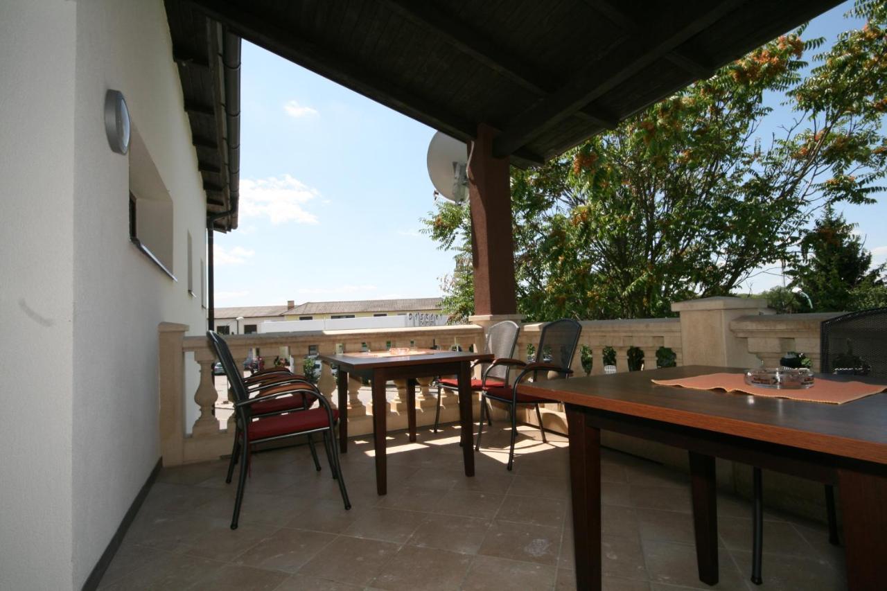 Gaestehaus Moser Mönchhof Εξωτερικό φωτογραφία