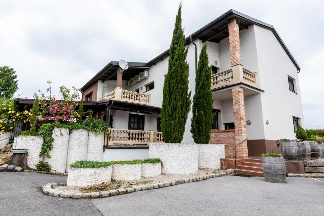 Gaestehaus Moser Mönchhof Εξωτερικό φωτογραφία